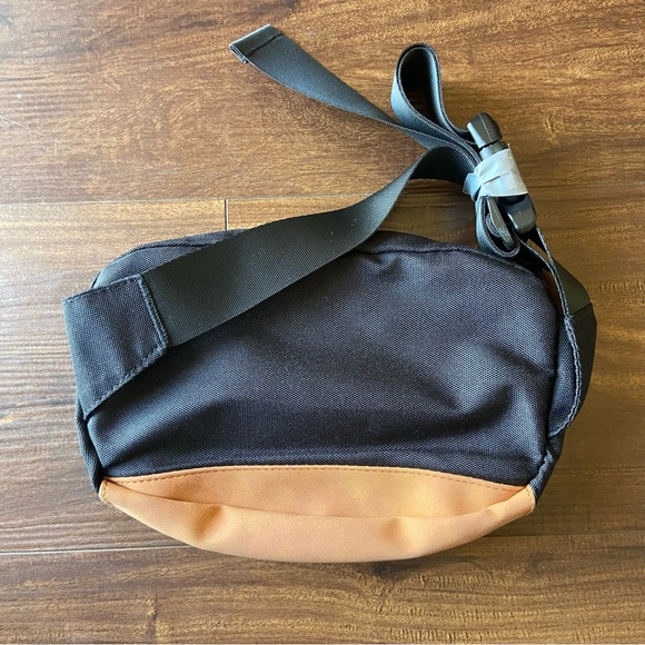 ✨SOLD✨NWOT Wilderdog Utility Pack (Black) - Picture 3 of 5